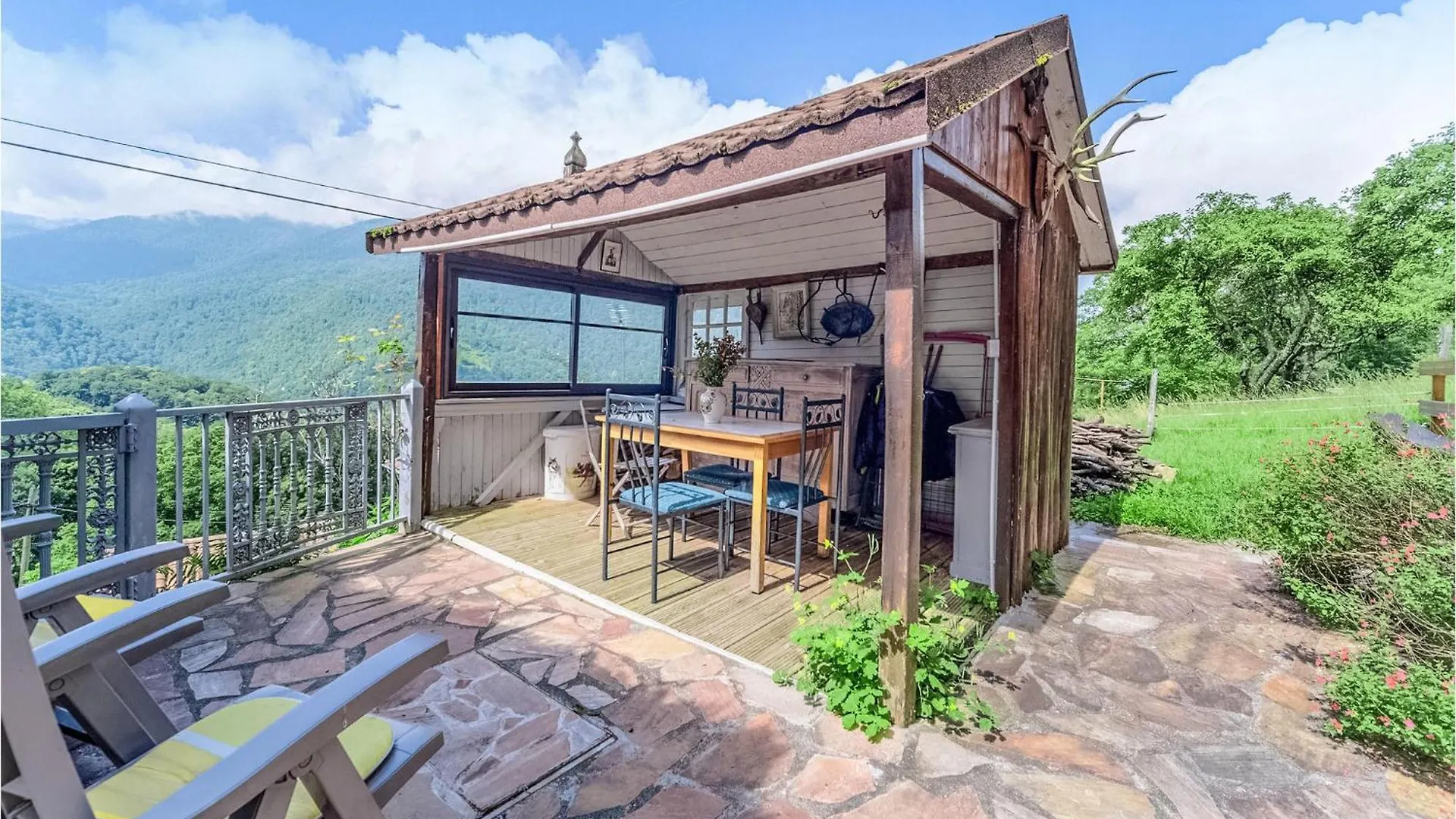 Gorgeous Home In Razecueille With Kitchenette 0*,  France