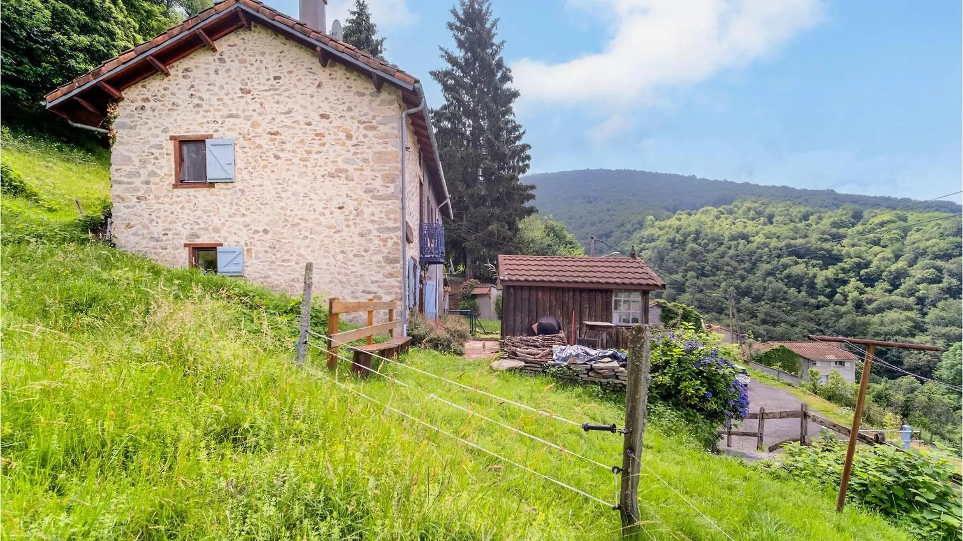 Gorgeous Home In Razecueille With Kitchenette 0*,